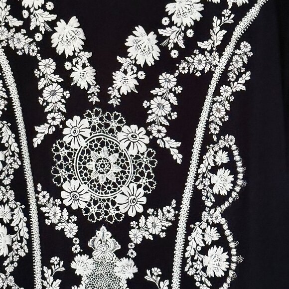 Navy Short Sleeve T-Shirt White Flower Applique Lace Yoke Short Sleeves Large/XL - Picture 2 of 4